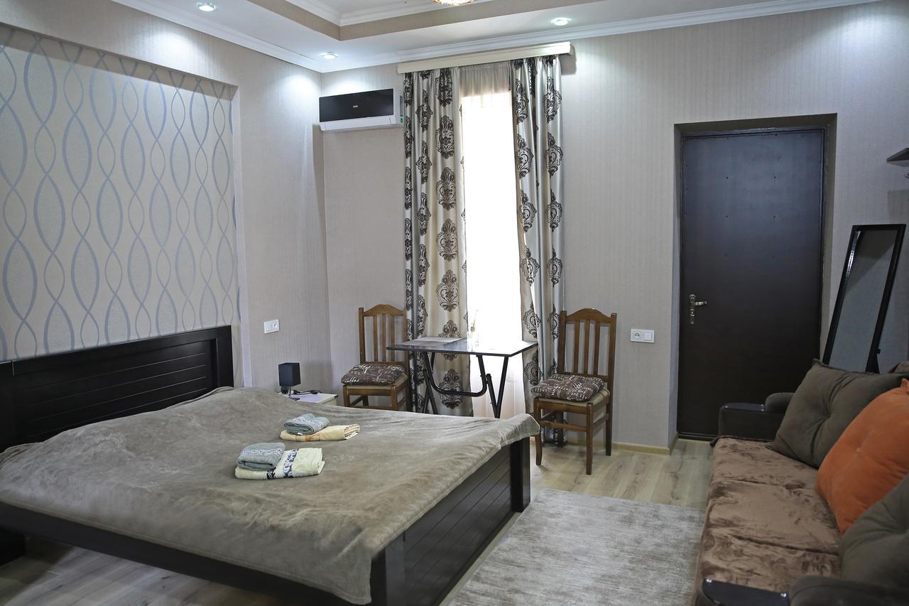 Guest House Beautiful Tbilisi On Khidistavi Street Bagian luar foto